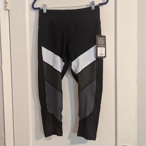 NEW - M - LEGGINGS performance black